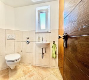 Gäste WC mit Einbauschrank