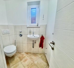 Gäste WC mit Einbauschrank