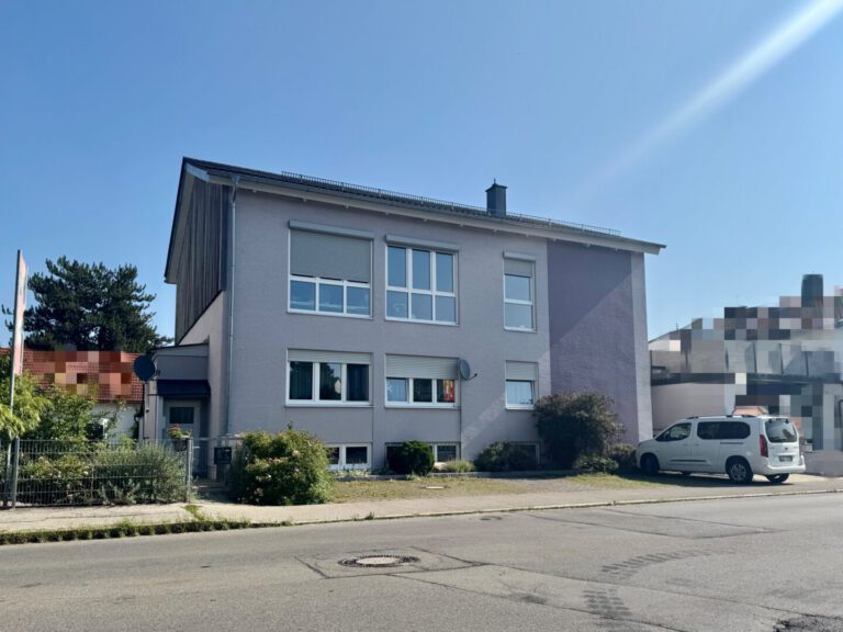 Gepflegtes Mehrfamilienhaus in Buchloe mit 9 Stellplätzen und 1 Garage