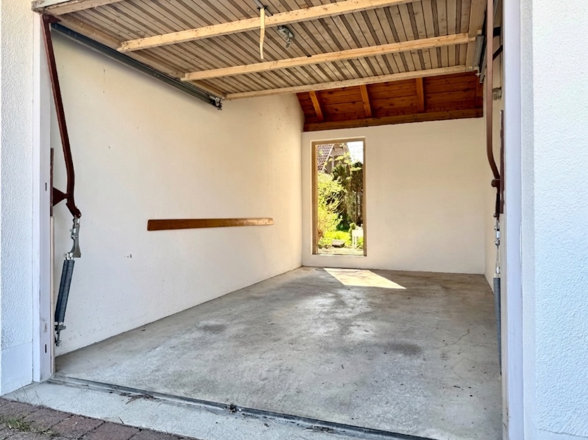 Garage mit Gartenzugang