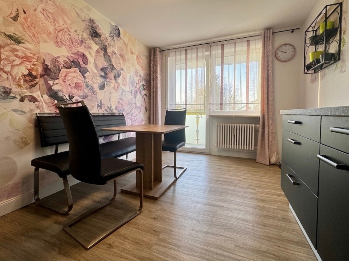 Küche mit Balkon