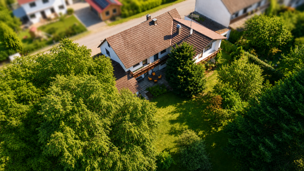 2 FAMILIENHAUS MIT EINLIEGERWOHNUNG & CA. 1000 M² GARTEN IN WEINHAUSEN